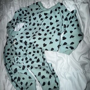 Primark Light Green and Black sweatsuit Sz24-36mo
